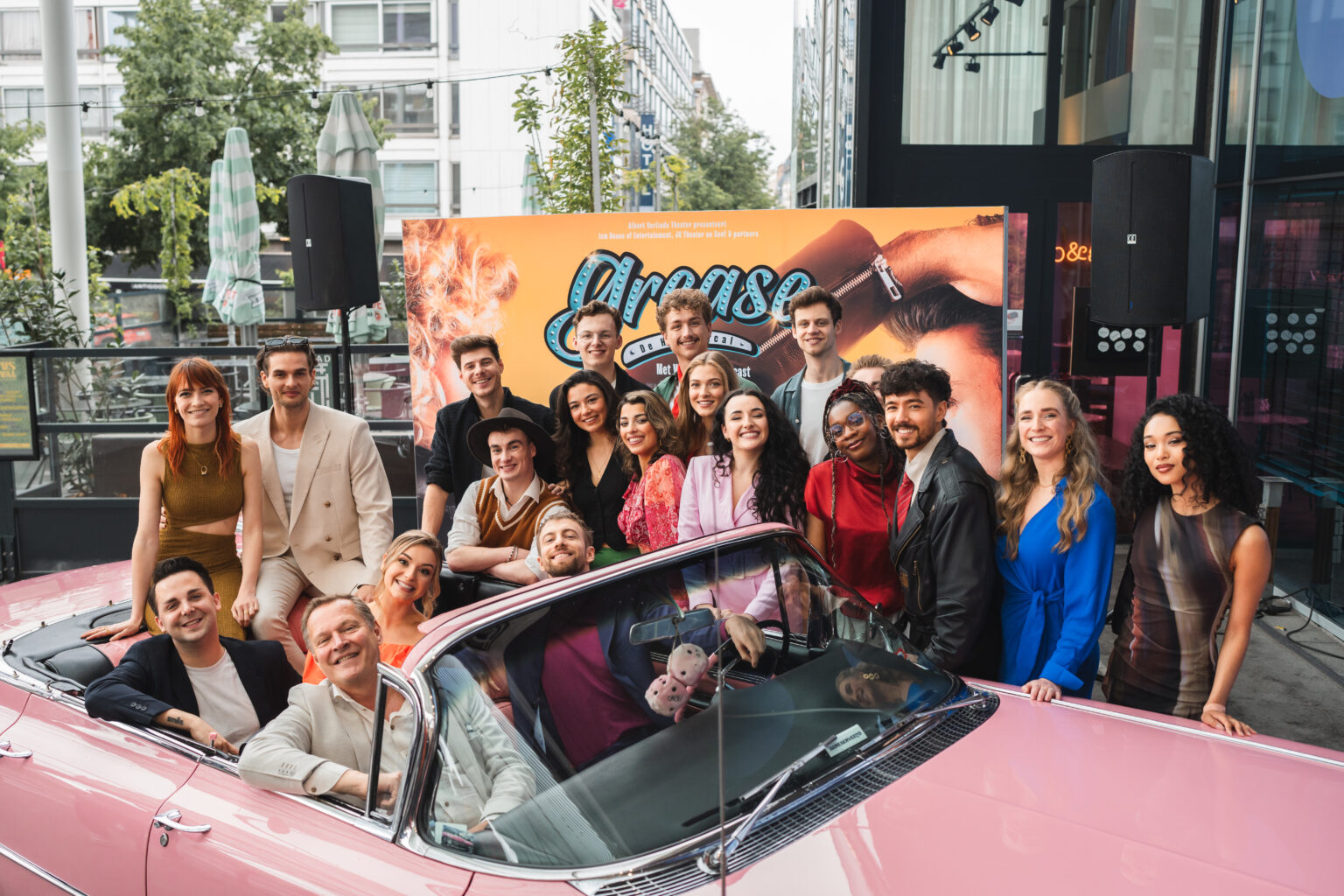 De cast van Grease werd voorgesteld voor de Antwerpse Stadsschouwburg, waar de voorstelling dit najaar in première gaat - © @rafthomasstudios voor L'Artistique