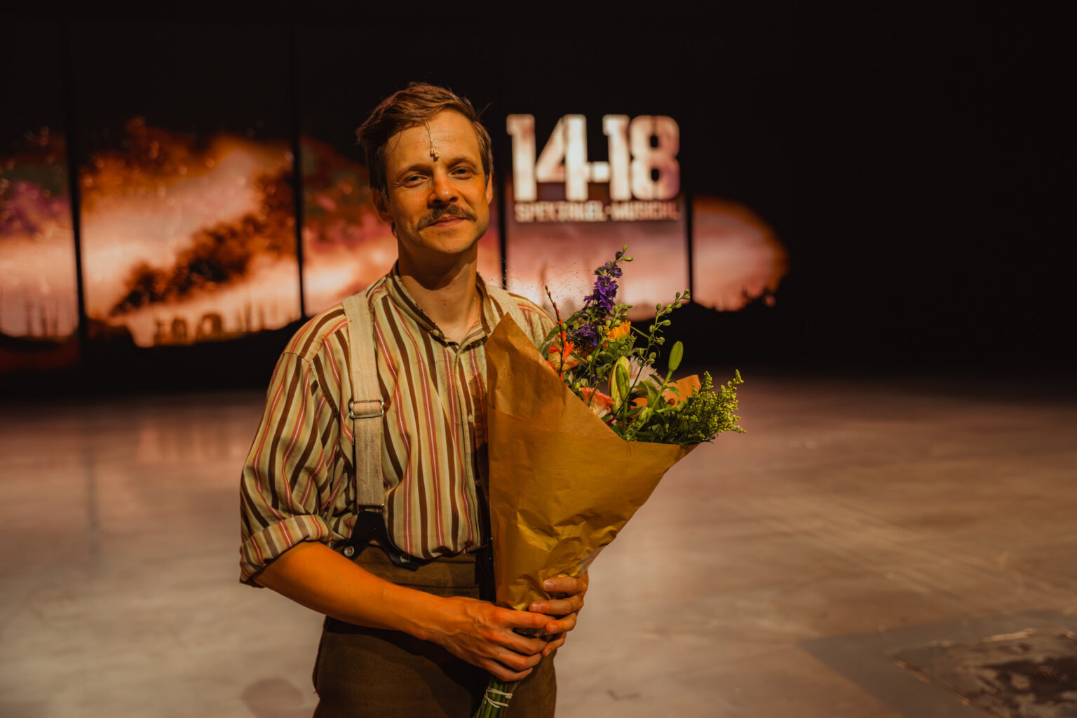 Bert Verbeke genoot afgelopen vrijdag met volle teugen van zijn terugkeer in de spektakel-musical 14-18 - © Studio 100