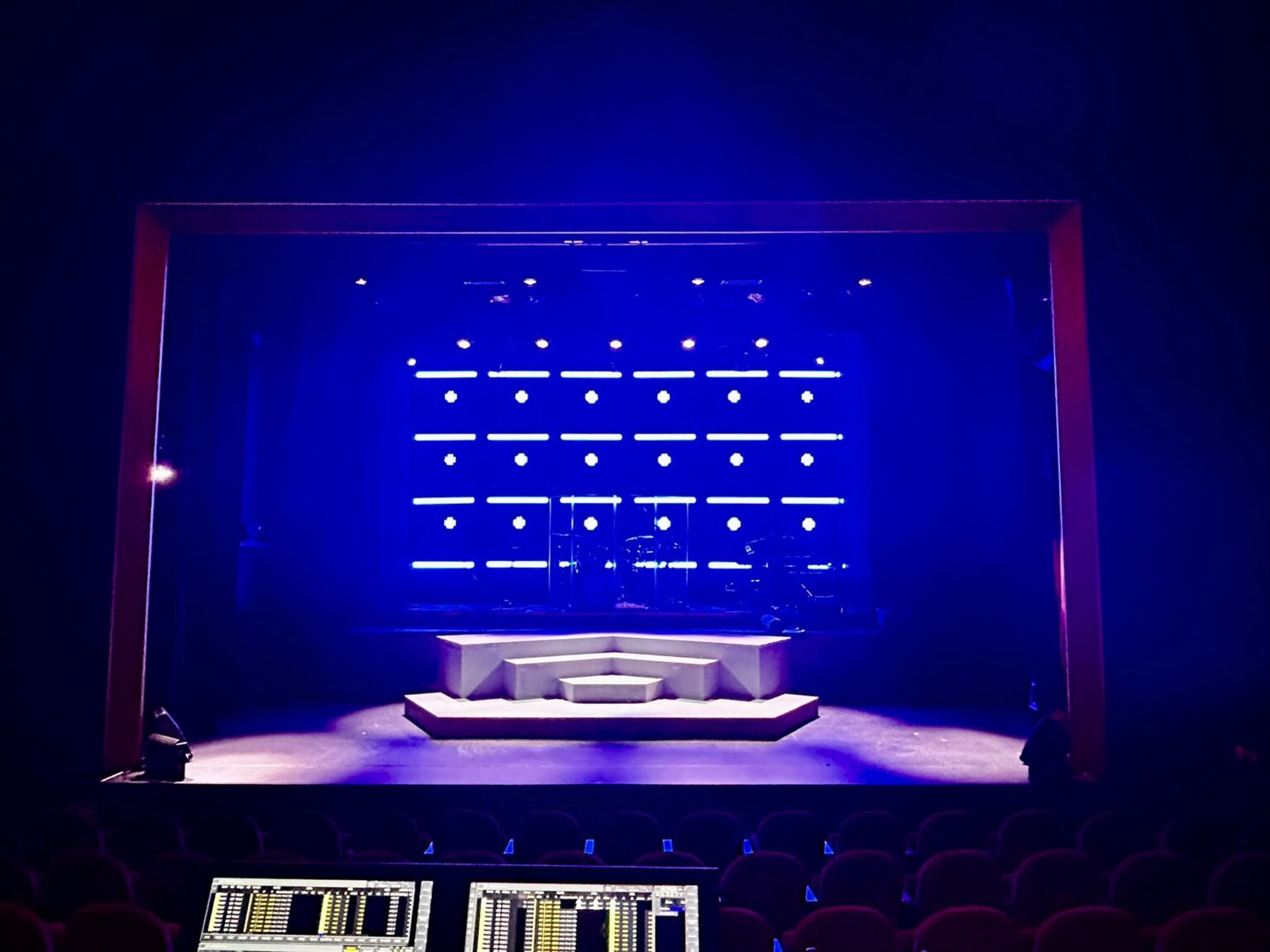 Het decor van Babes werd begin deze week opgesteld in het Fakkeltheater - © Iskariot