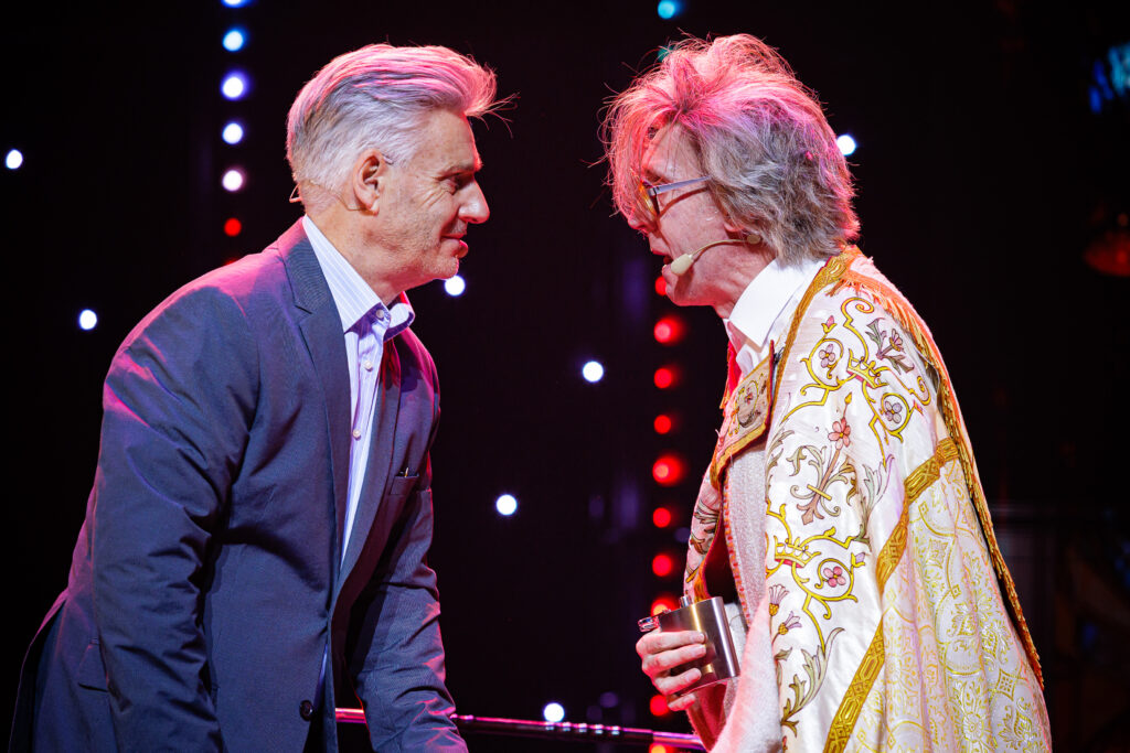 Davy Gilles: "Onze wereld die zich mengt met die van entertainers als Dirk Van Vooren en Patrick Onzia, dat leidt tot hilarische toestanden." - © Steven Hendrix