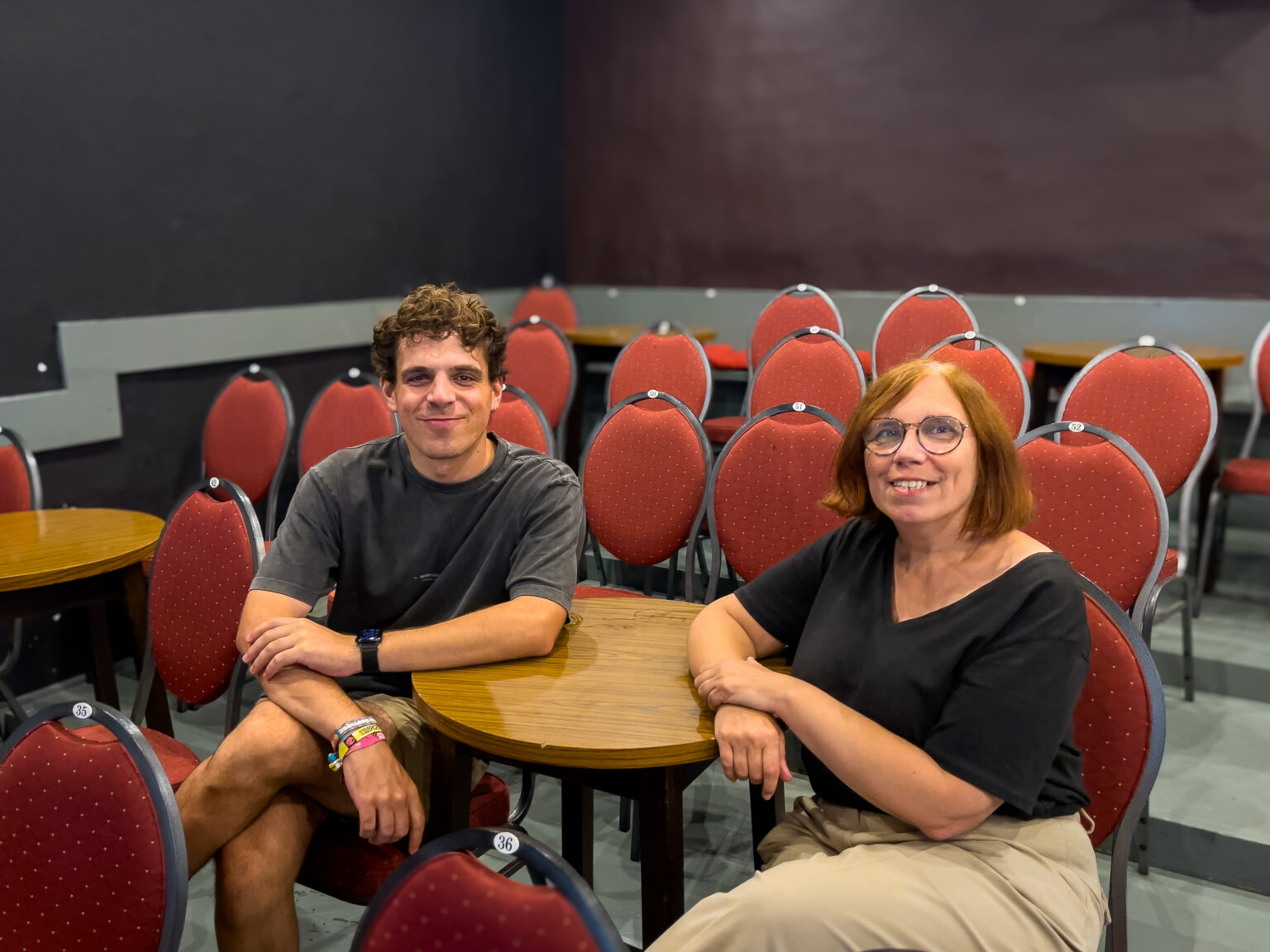 Wanne Synnave en Tinne De Groot: "Een grote groep jongeren in de hoofdrol, gekoppeld aan een sterk maatschappelijk thema en zoveel mogelijk begeleid door een liveband: dat is ons DNA." - © Allemaal Cultuur