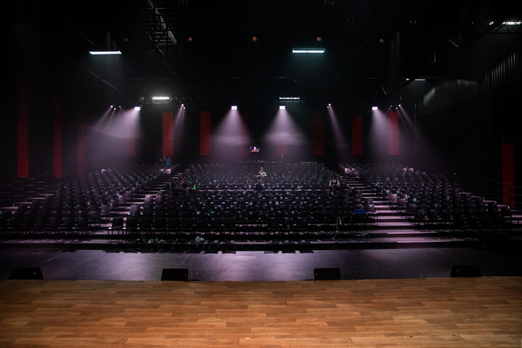 Met de première van Next to Normal is het gloednieuwe AED Theater vanaf vanmiddag officieel geopend - © Goele Bormans