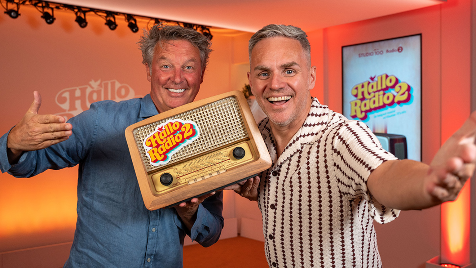 Met Chris Van Tongelen en Peter Van de Veire, die de rol van producer Walter zullen delen, zijn de eerste namen uit de cast van Hallo Radio 2 bekend - © Studio 100