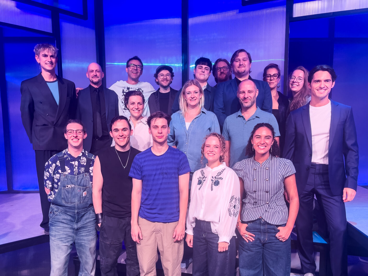 Cast en creatives van Dear Evan Hansen na afloop van de première - © Allemaal Cultuur