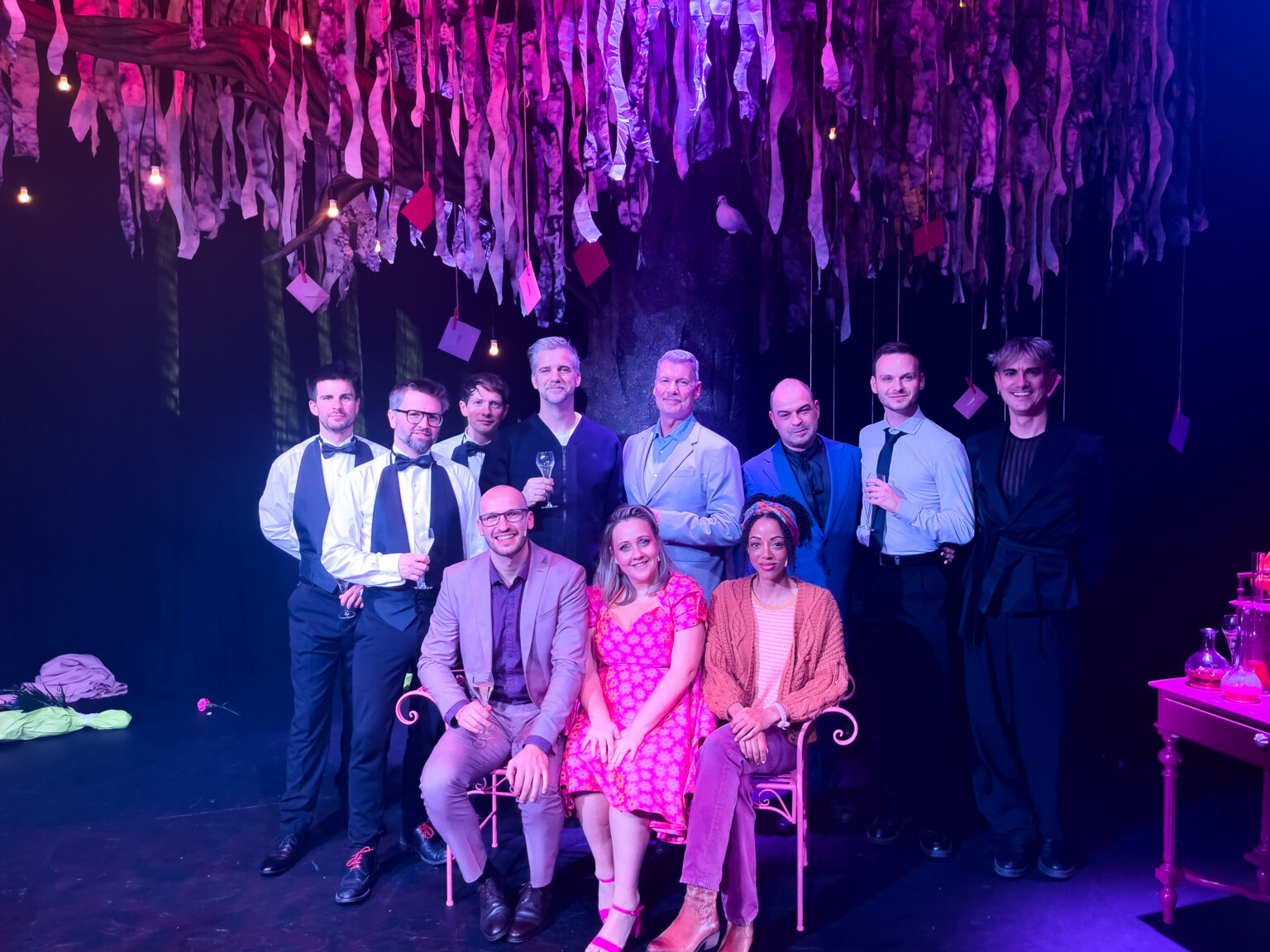 Cast en creatives van Blind Date na afloop van de première - © Allemaal Cultuur