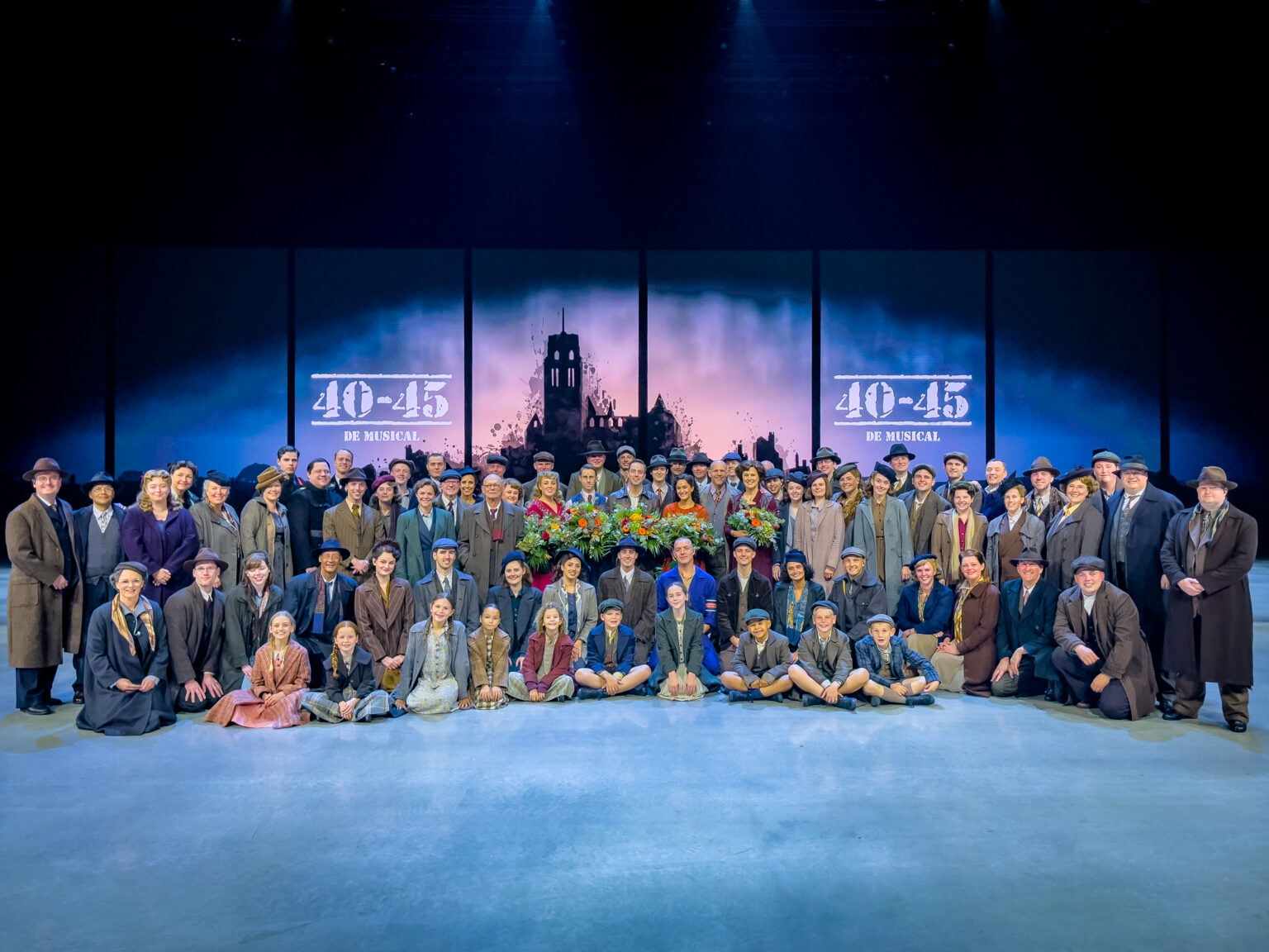 Deze cast speelde een adembenemende première van 40-45 in Barneveld - © Allemaal Cultuur