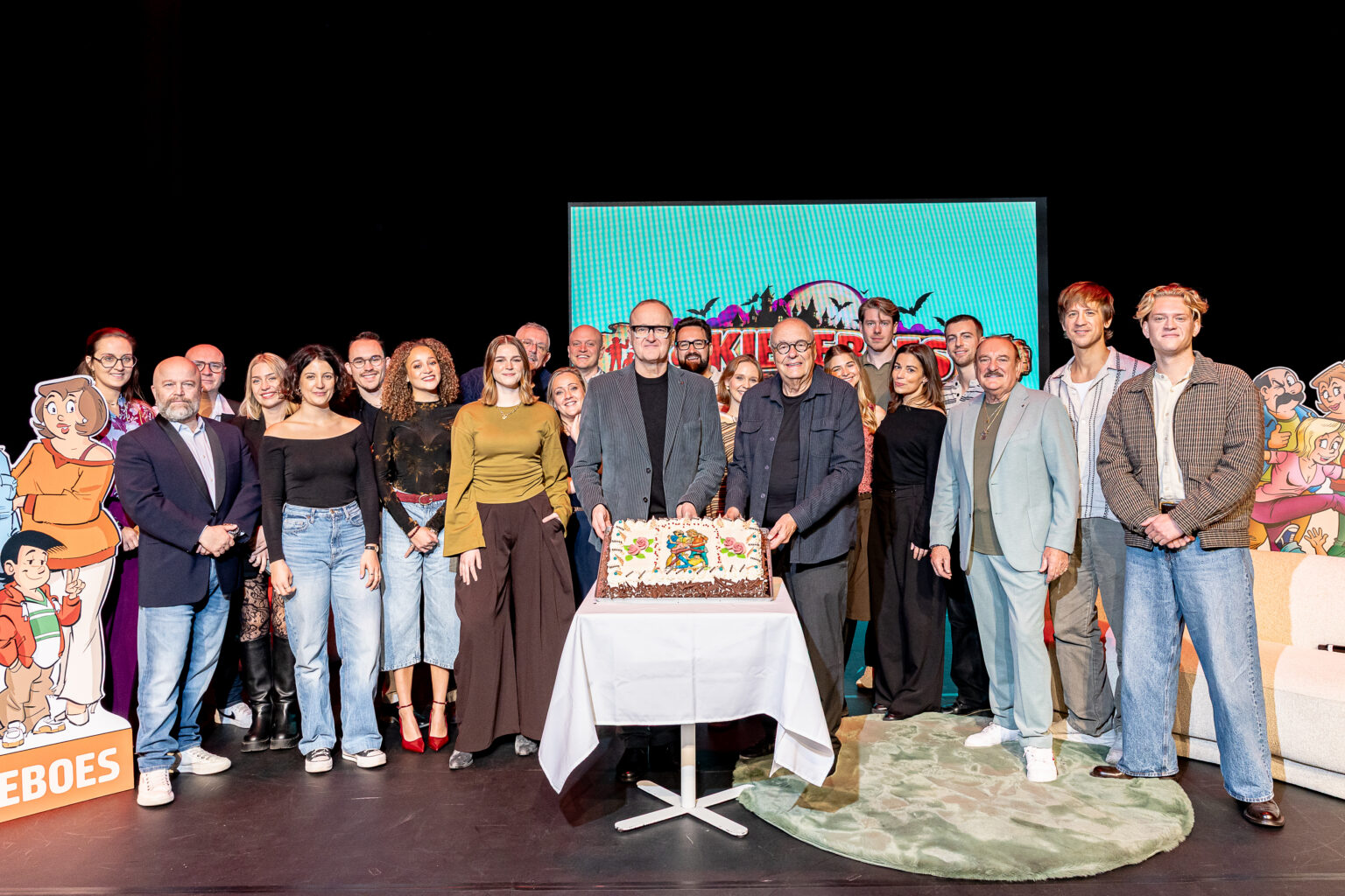 De (bijna) voltallige cast en creatives van De Kiekeboes vs. de Vampieren verzamelden afgelopen zaterdag in het AED Theater - © Kadee Producties