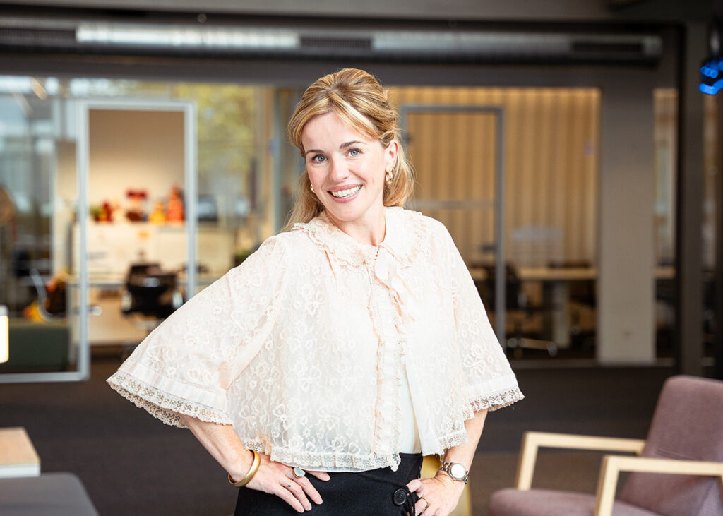 Met de aankondiging van Josje Huisman wordt opnieuw een icoon uit de Studio 100-geschiedenis toegevoegd aan de affiche van de nieuwe SingAlong - © Studio 100
