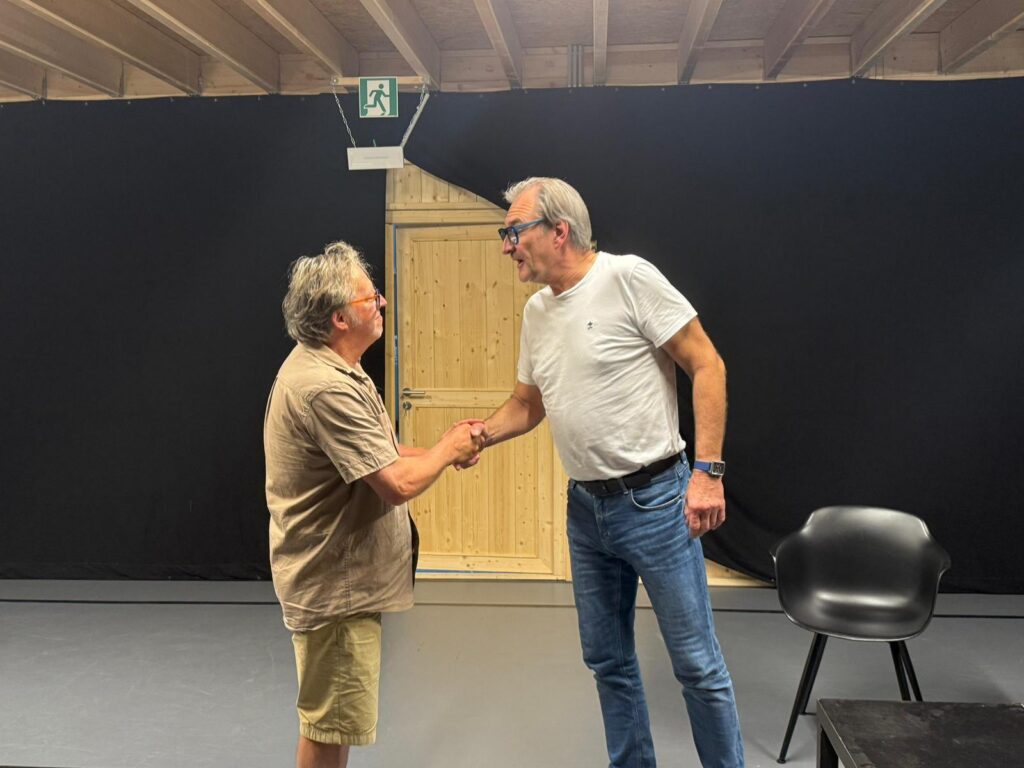 Frans Van der Aa (Leon) en Peter Van de Velde (Robert) tijdens de repetities - &copy; AuFond Producties