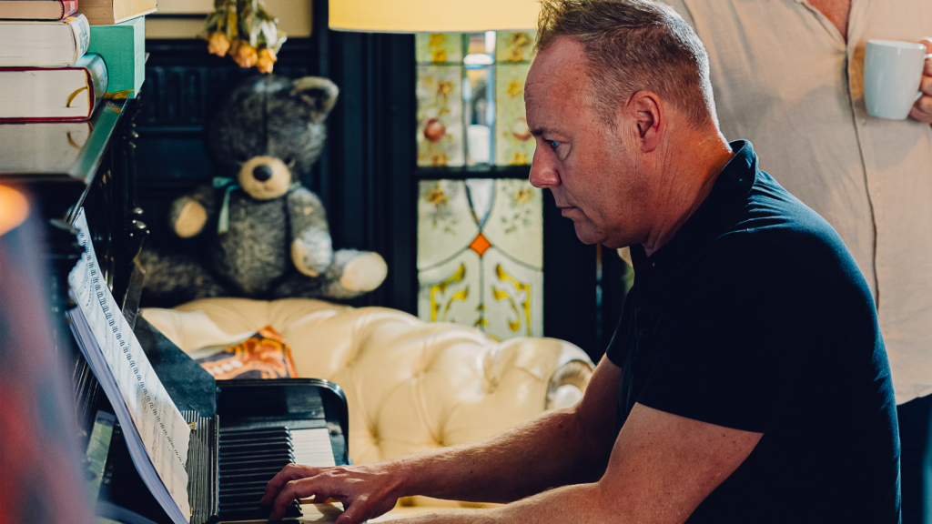 Jef Neve geniet van de vrijheid die de partituur van Jason Robert Brown hem biedt - &copy; Steven Hendrix